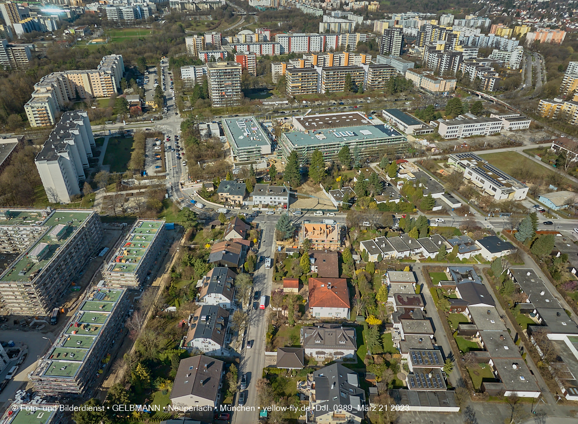 21.03.2023 - Luftbilder von der Grundschule am Karl-Marx-Ring in Neuperlach